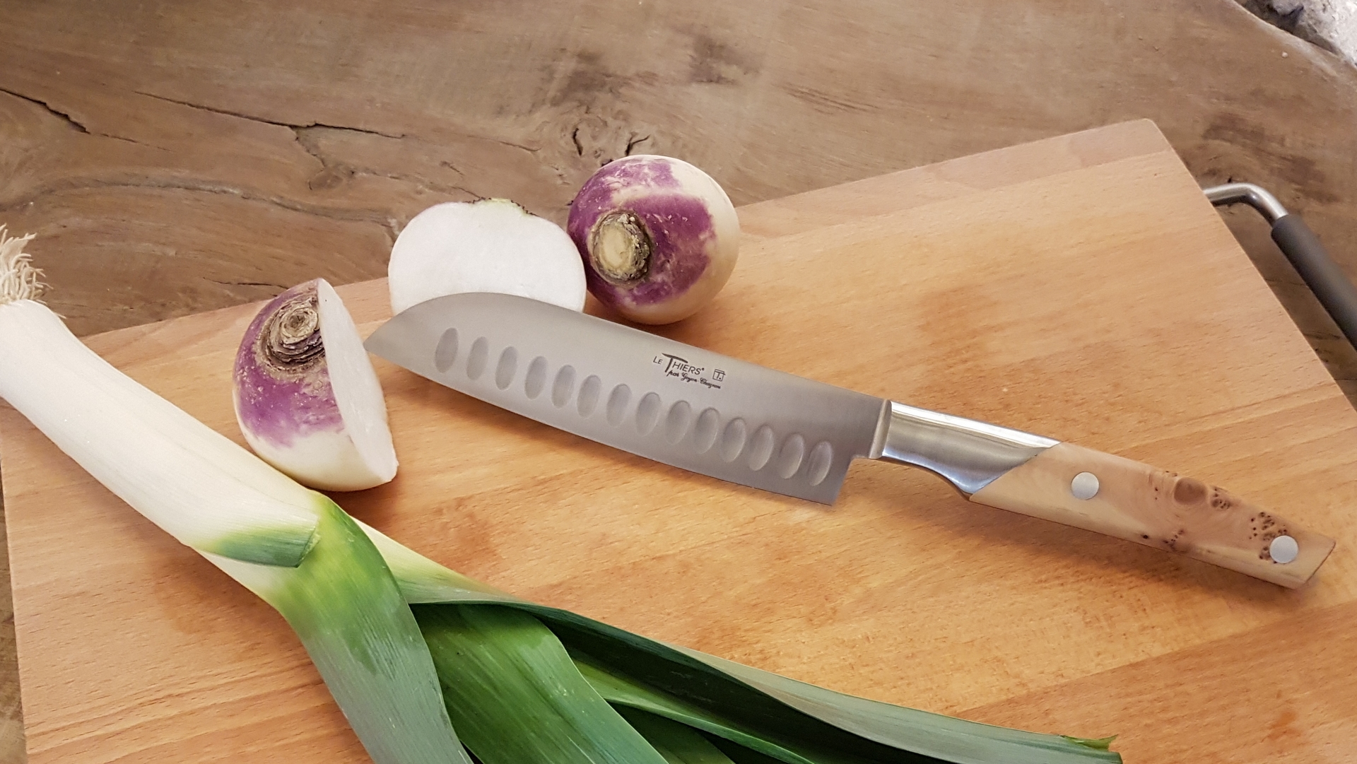 Goyon-Chazeau Santokumesser mit Kullenschliff